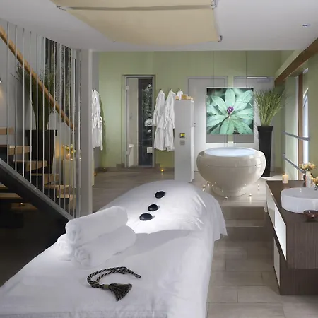 מלון Farnham Estate And Golf