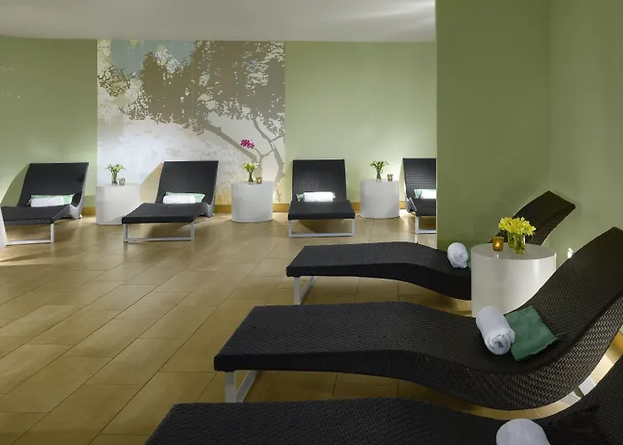 Hotel Farnham Estate And Golf 4*